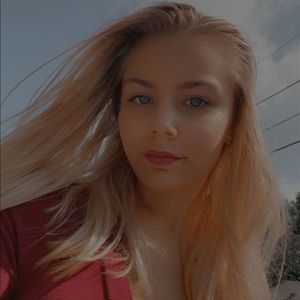 Meet your Posher, Elexis